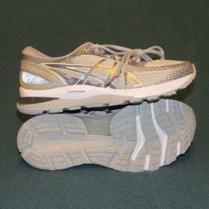Women's Asics Gel-Nimbus 21 shoes / sneakers in like new condition